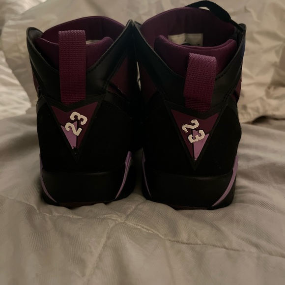 Jordan 7 Retro
Mulberry (GS) - Picture 4 of 12